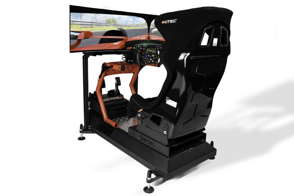 Rennsimulator mit Sitz im GT-Stil